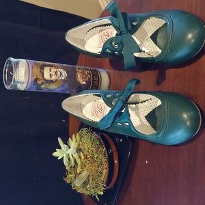 Pinup Couture Wiggle Hunter Green size 7 never worn vegan leather